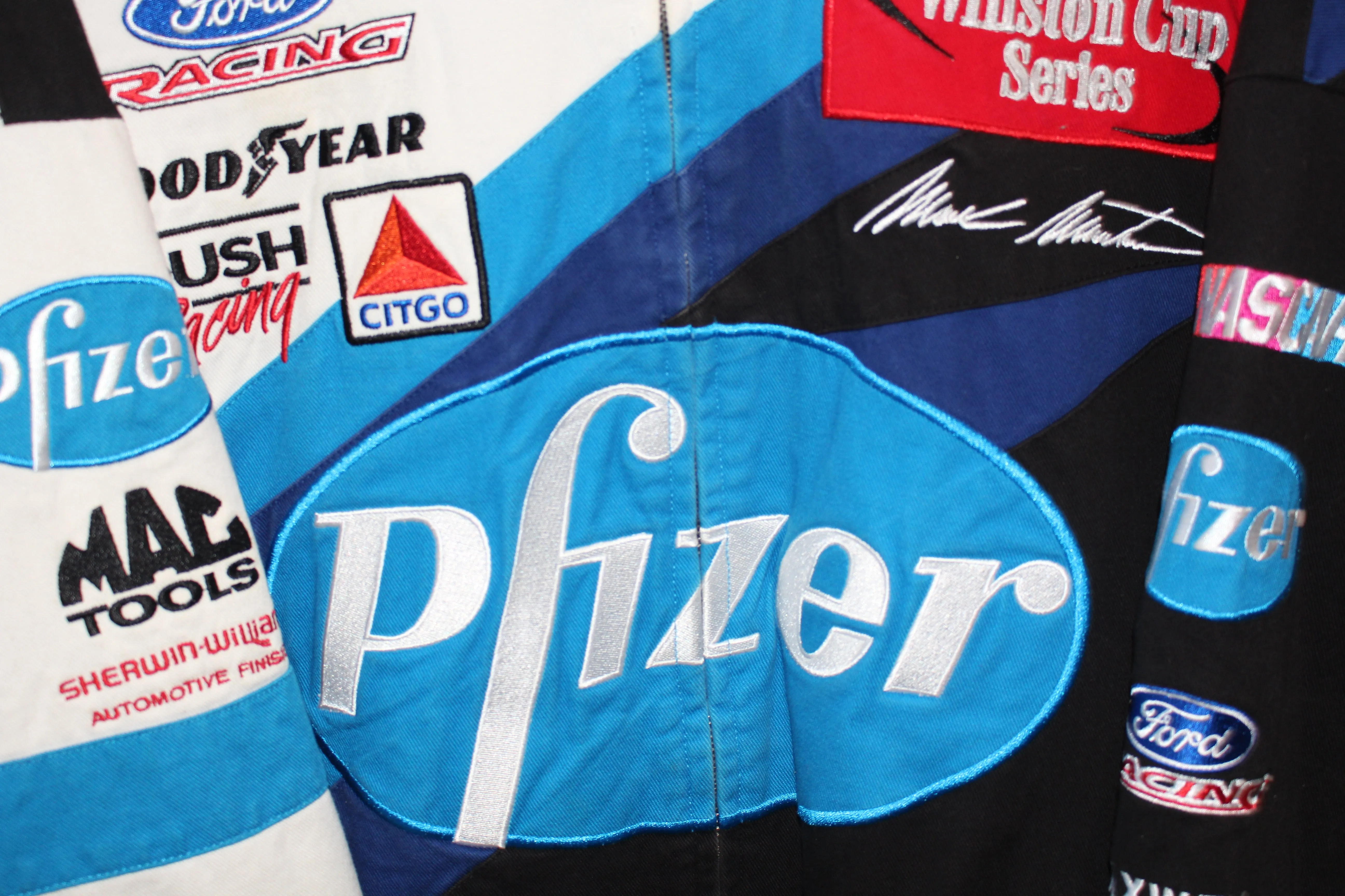 Rare Pfizer Racing NASCAR Mark Martin #6 (XL)