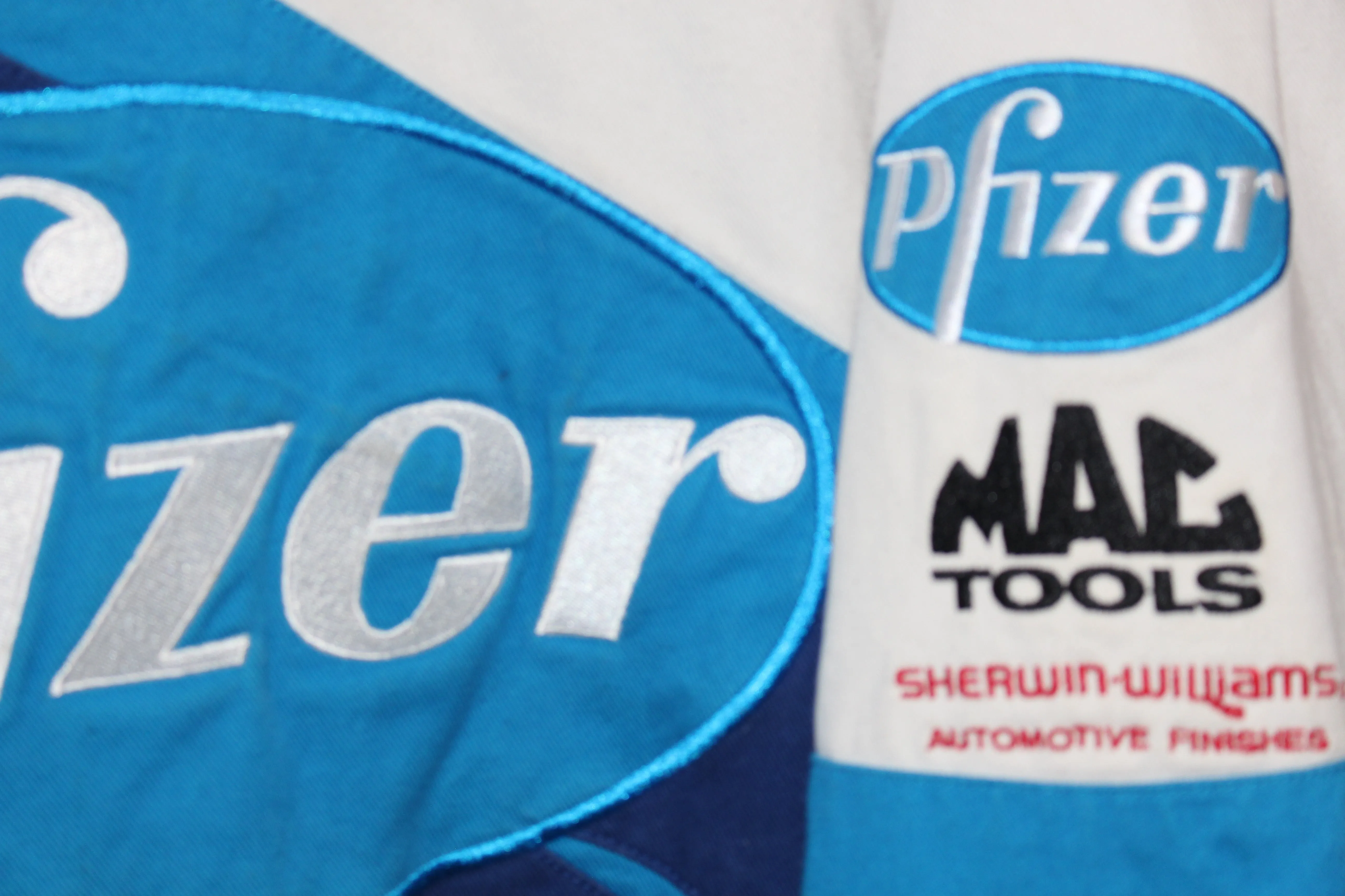 Rare Pfizer Racing NASCAR Mark Martin #6 (XL)