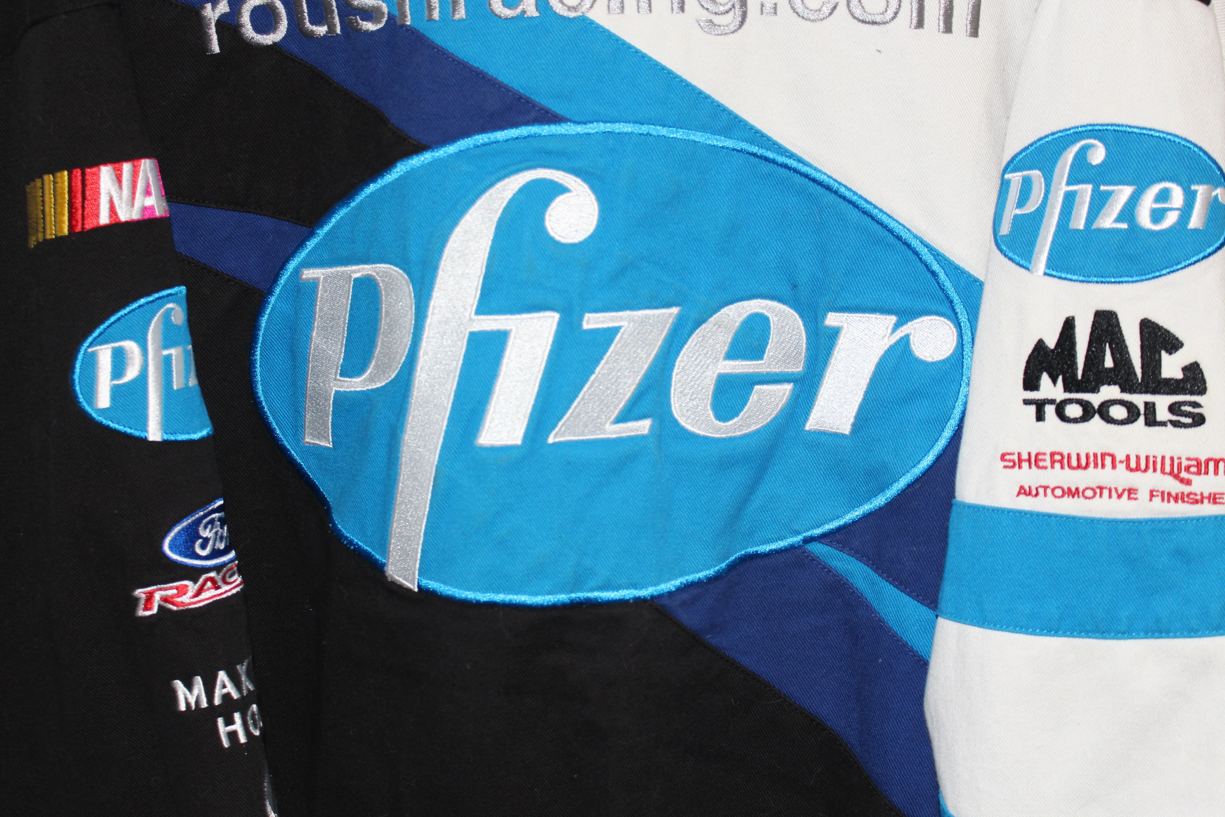 Rare Pfizer Racing NASCAR Mark Martin #6 (XL)