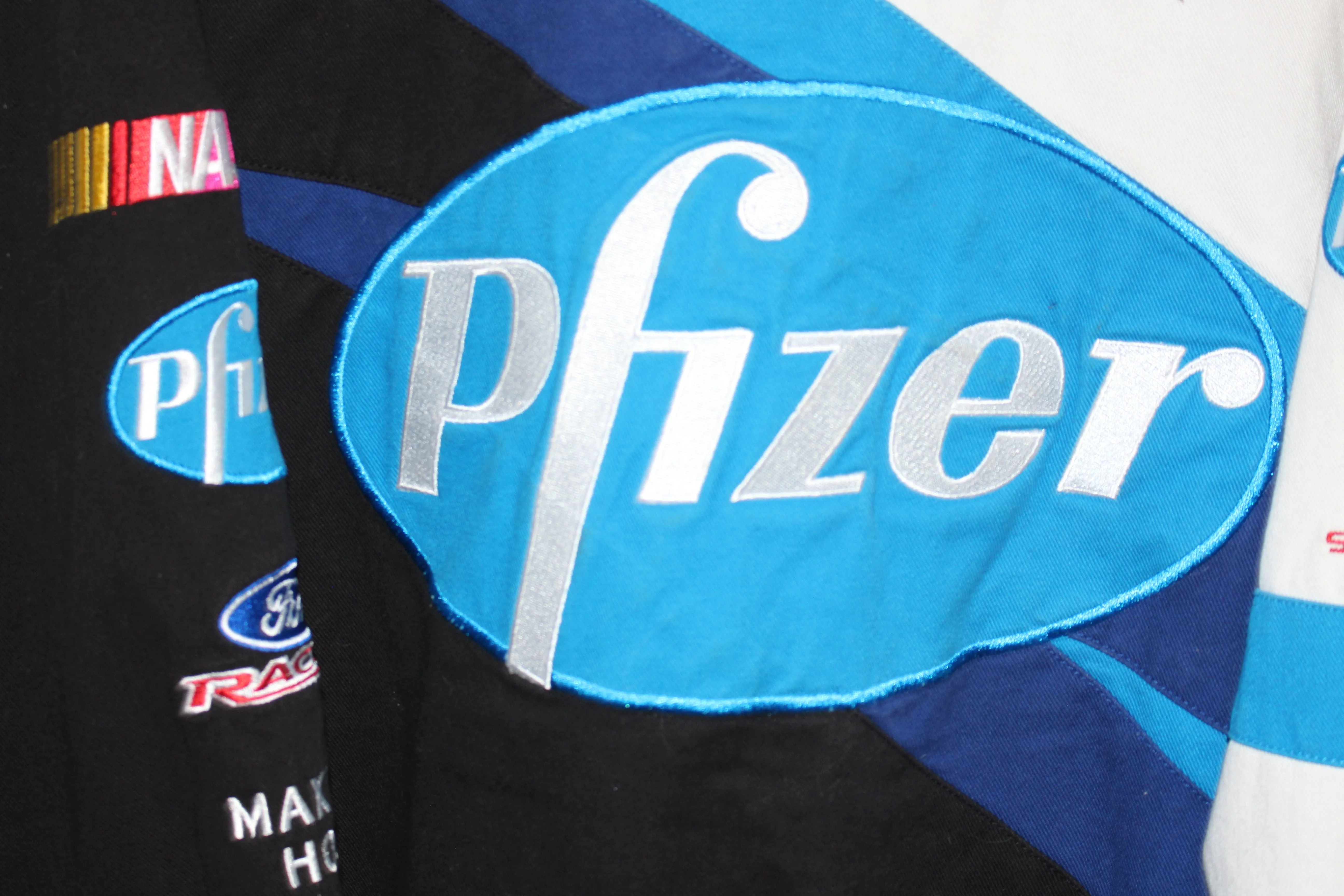 Rare Pfizer Racing NASCAR Mark Martin #6 (XL)