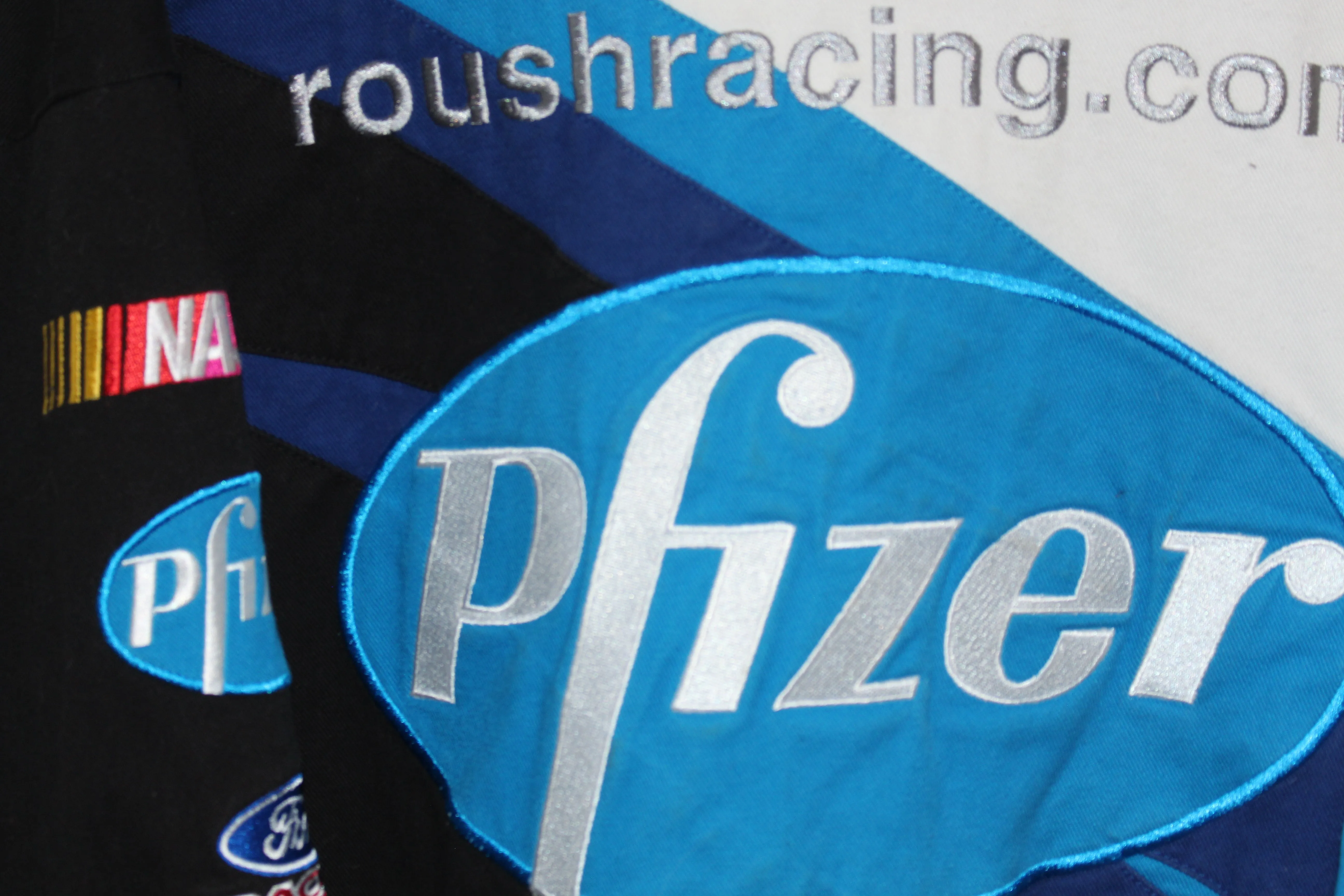 Rare Pfizer Racing NASCAR Mark Martin #6 (XL)